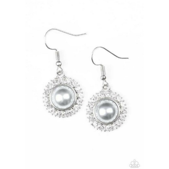 paparazzi Jewelry - Take a vow white earrings paparazzi Jewelry - Take a vow white earrings